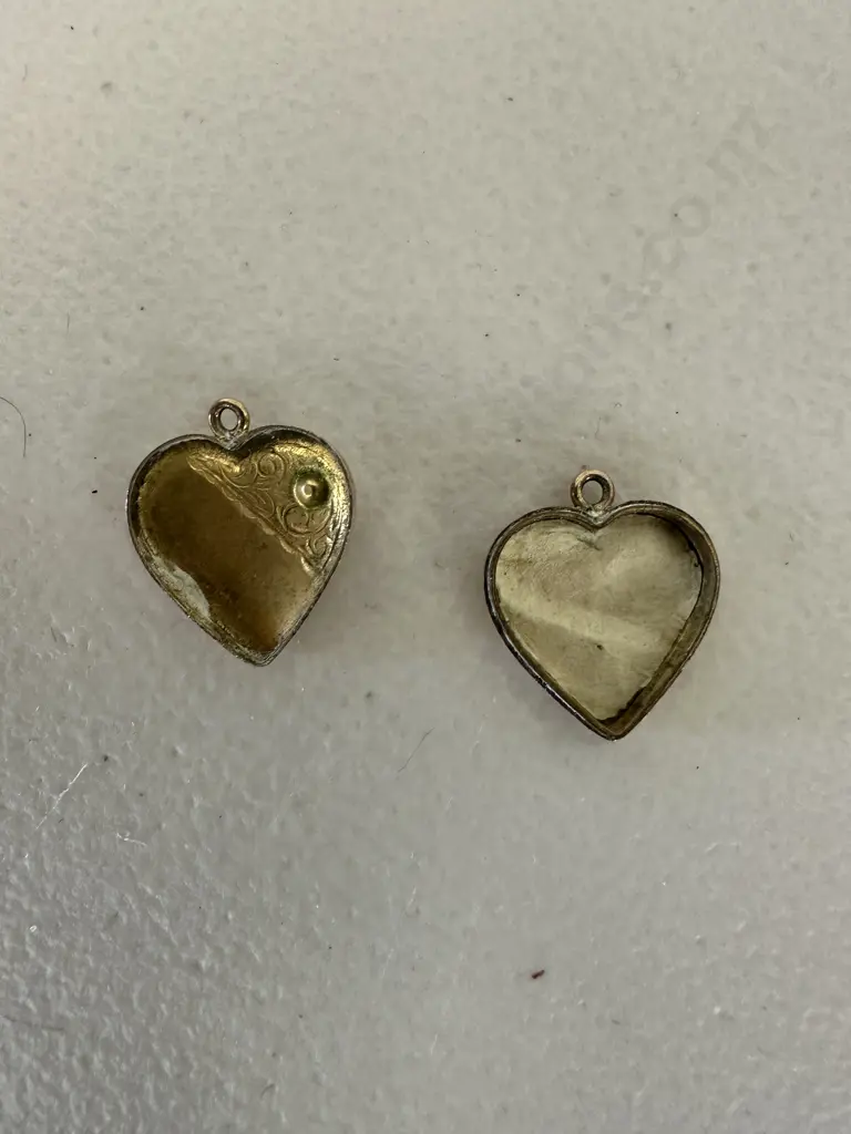 9ct Gold Heart Locket with Pearl? Image 1++