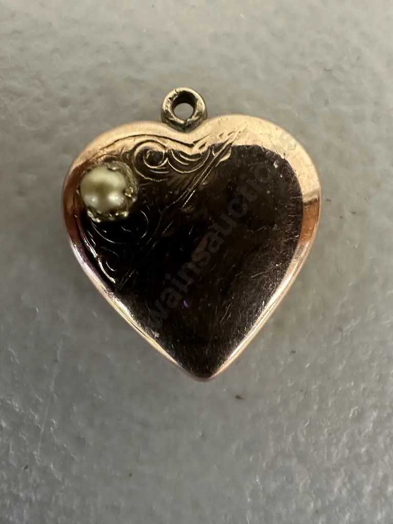9ct Gold Heart Locket with Pearl? Image 1++