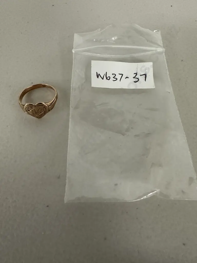9ct Etched Gold Signet Ring Image 1++