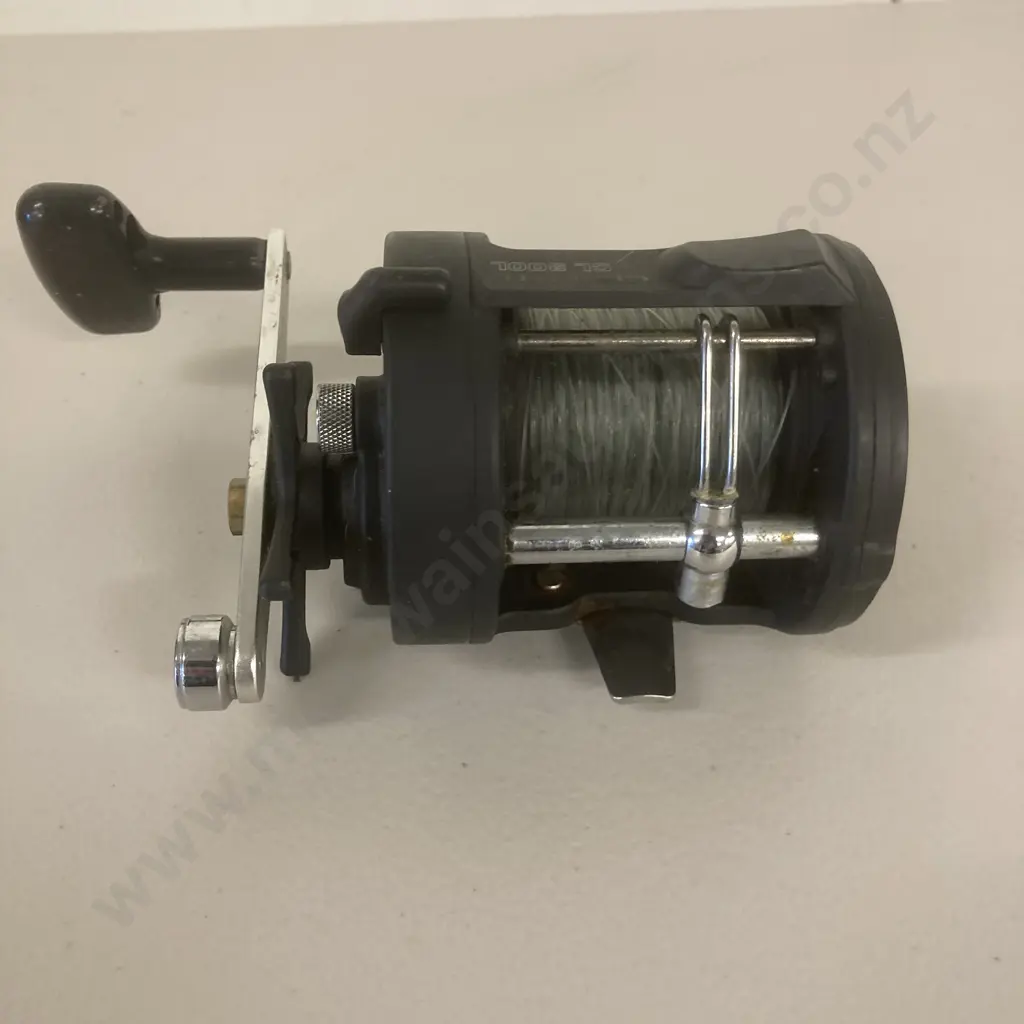 Okuma Classic CL300L Levelwind Reel Image 1++
