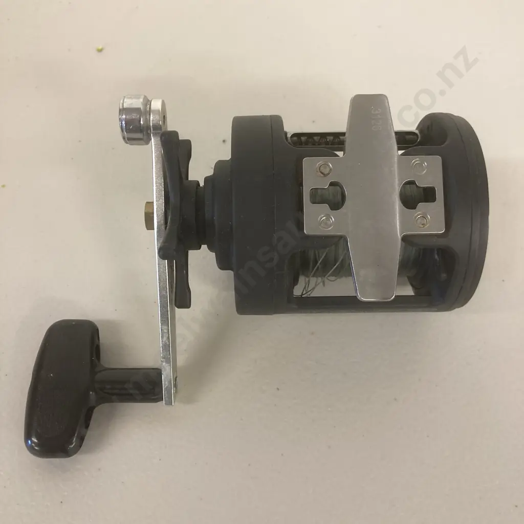 Okuma Classic CL300L Levelwind Reel Image 1++