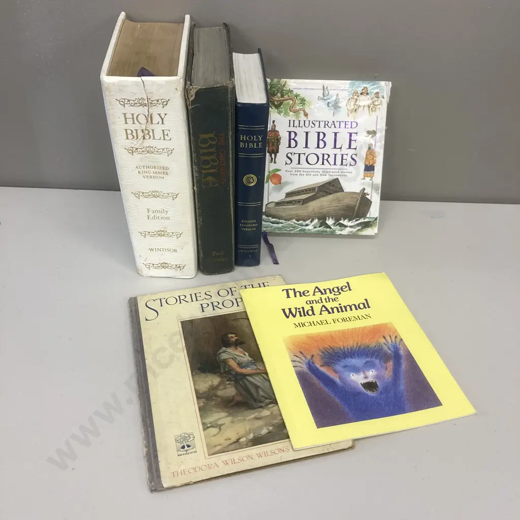 Bibles & Books Image 1++