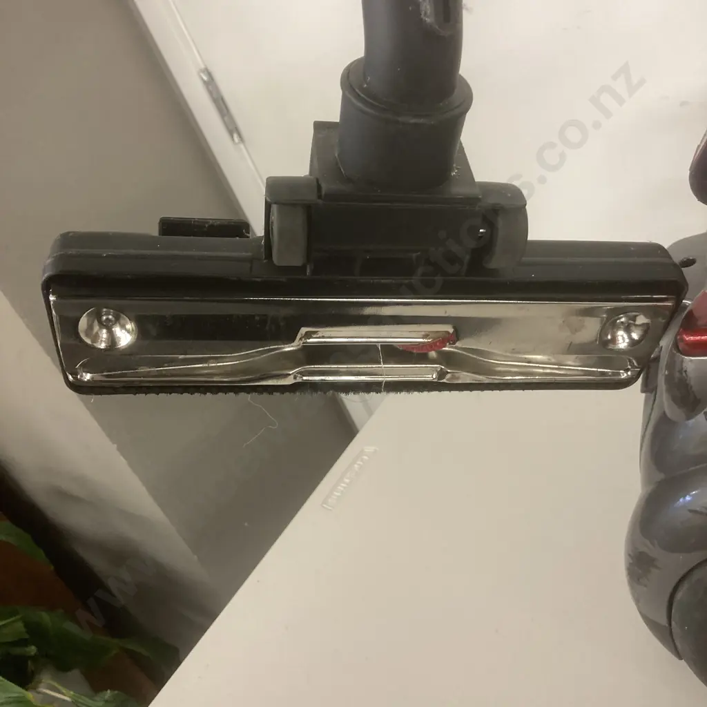 Kensington Vacuum Cleaner Image 1++