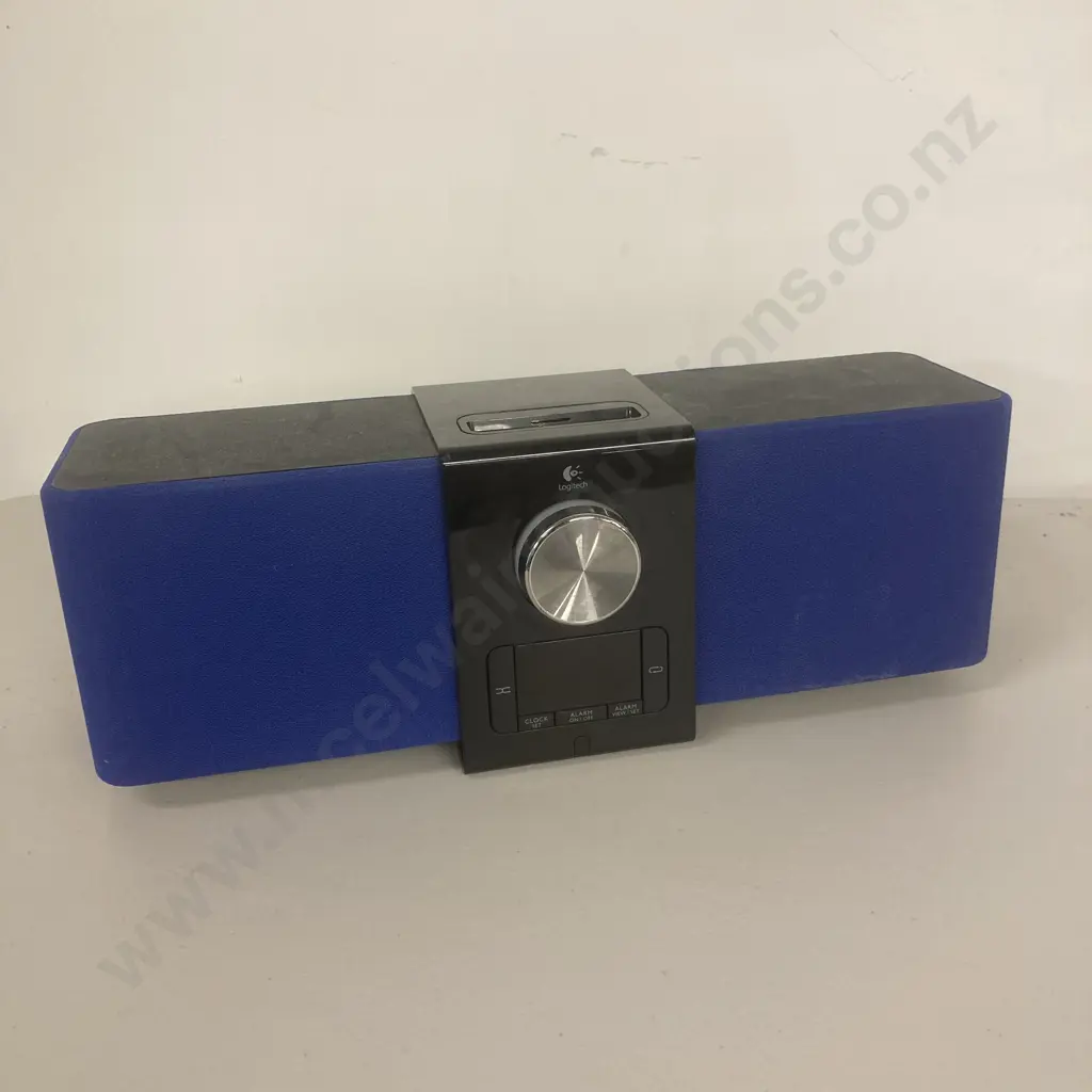 Logitech Pure-Fi Express Plus S-00067 iPod/iPhone Speaker Dock Image 1++