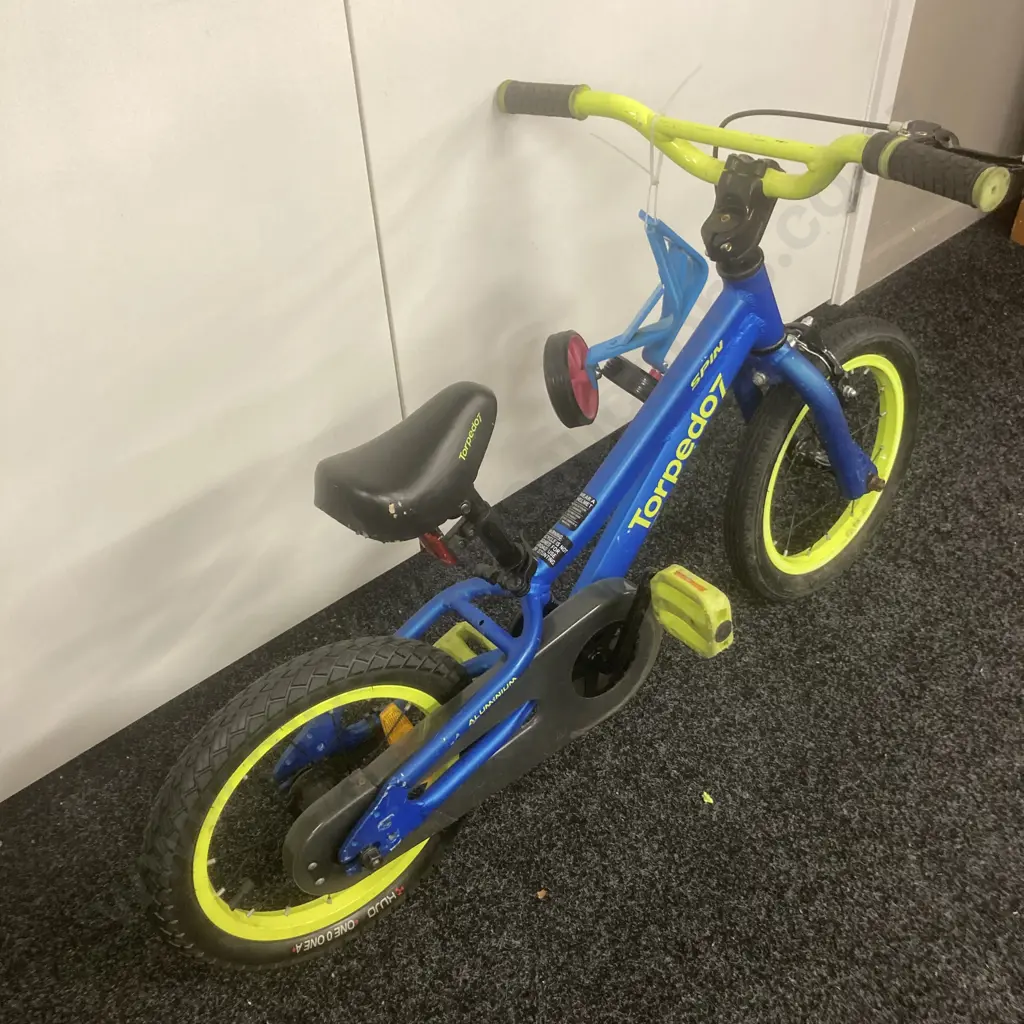 Torpedo7 Spin Childs Bike, Blue & Lime Green, With Training Wheels Image 1++