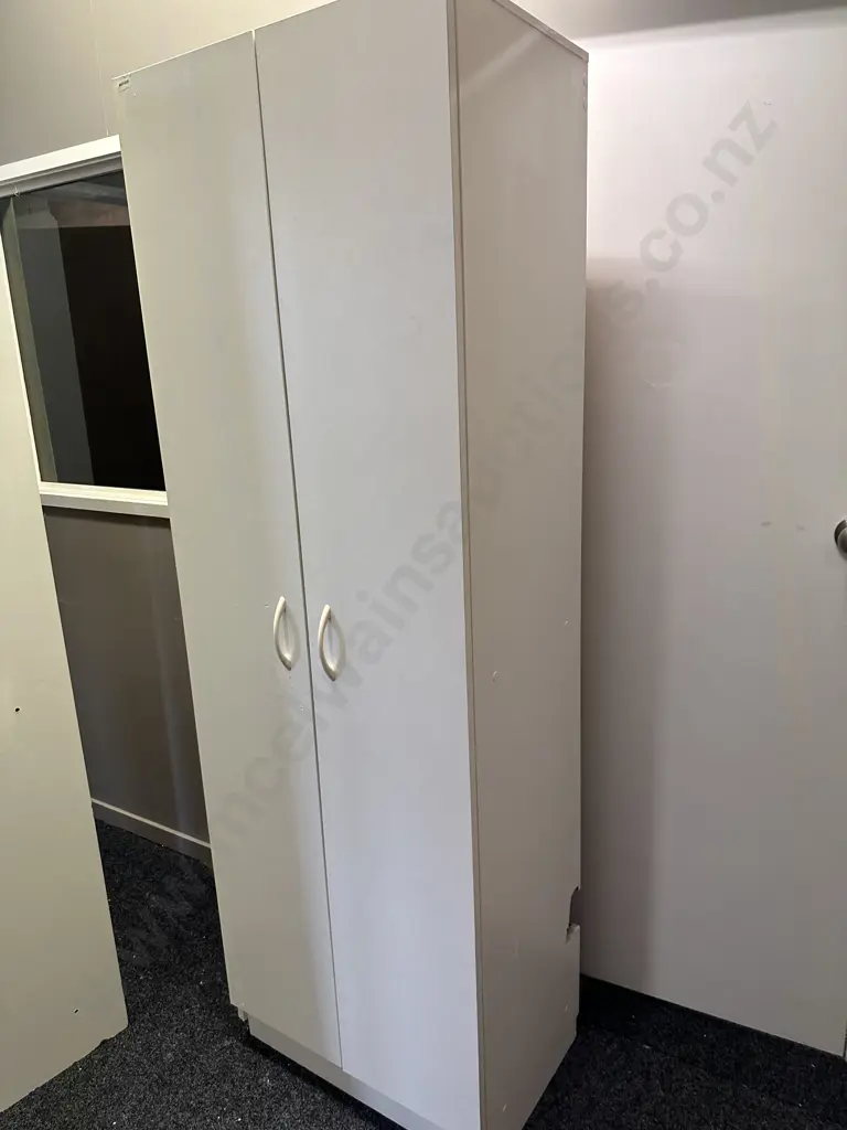 White Double Door Cupboard, Curved White Handles, 3 Shelves, H181 W60 D40cm (Rough Condition) Image 1++