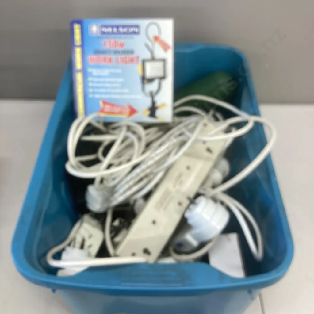 Bin Electrical Leads, Plugs, 150W Work Light Image 1++