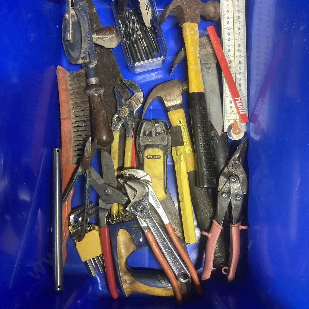 Blue Bin Assorted Handtools, Magnet Etc Image 1++