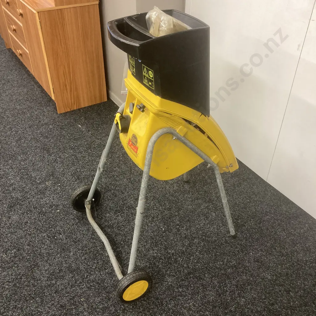 Alko New Tec 1800R Garden Mulcher Image 1++