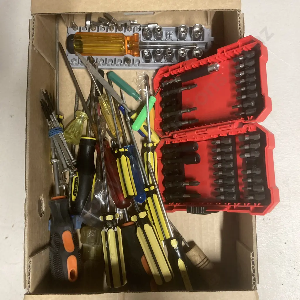 Box Lot Bit Sets & Screwdrivers Image 1++