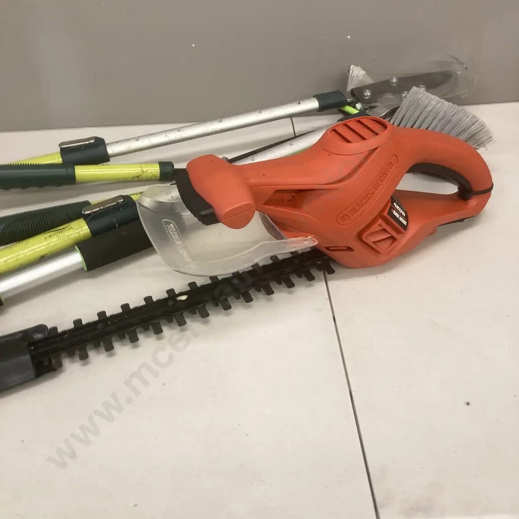 B&D Electric Hedgetrimmer, Extending Wash Brush, McGregors Shears & Loppers Image 1++