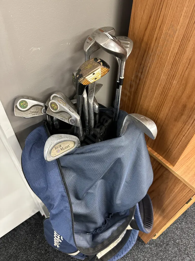 Assorted Golf Clubs In A Titleist Bag Image 1++