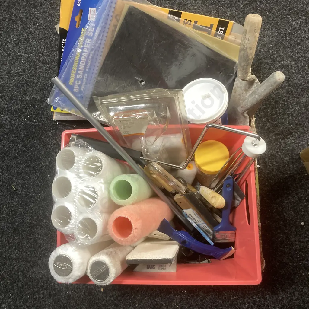Box Lot Painting, Trowels Etc Image 1++