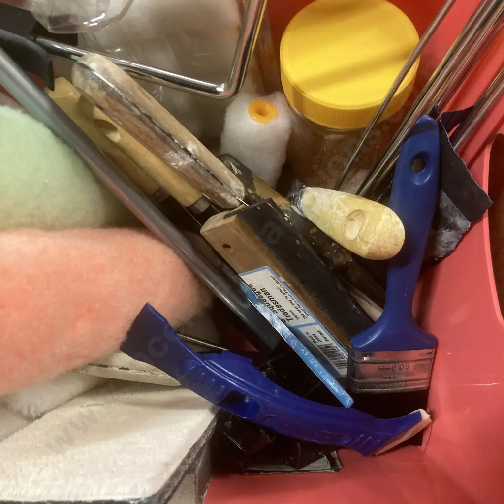 Box Lot Painting, Trowels Etc Image 1++