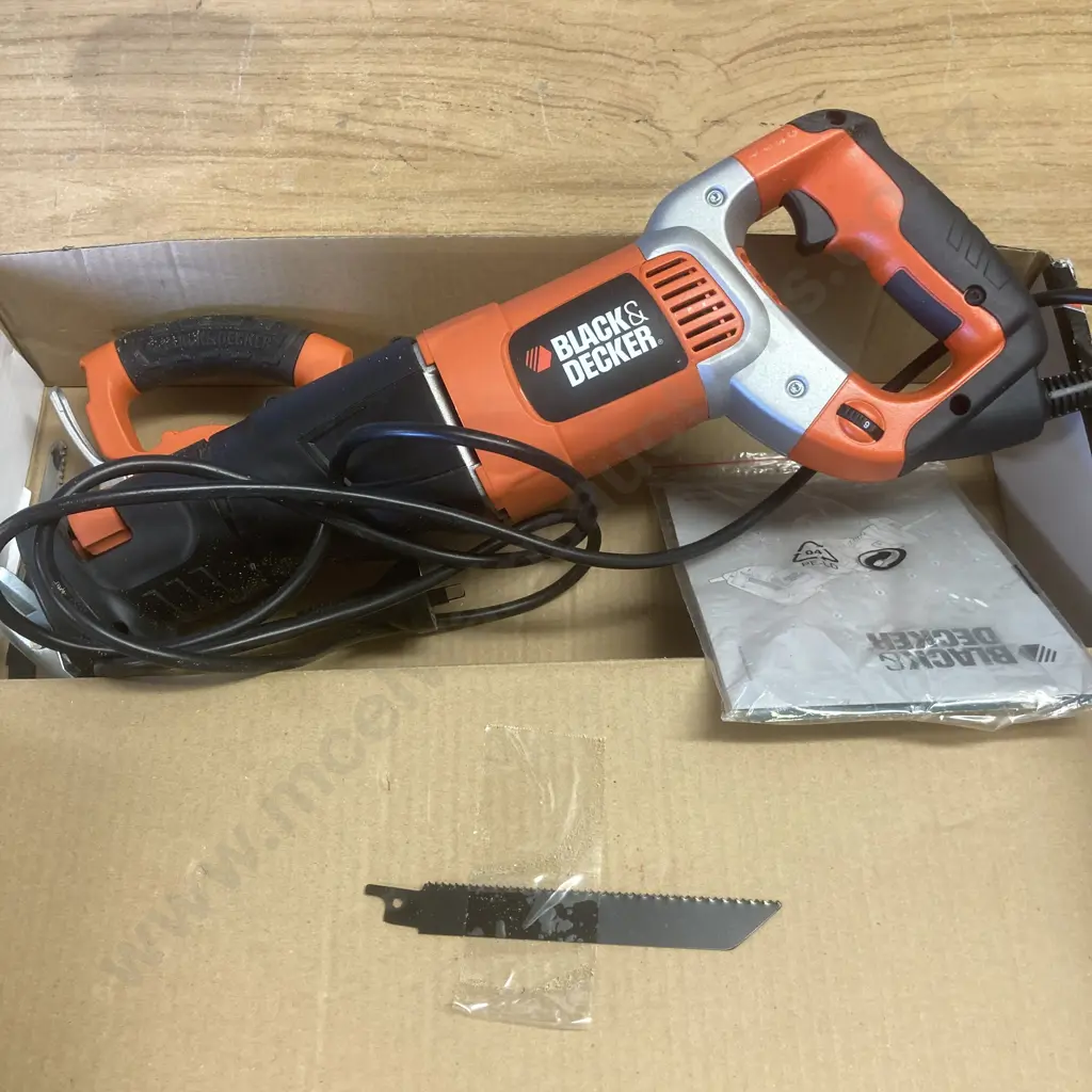 Black & Decker 1050 Heavy Duty Reciprocating Saw With Manual, Etc, Model RS1050E-XE Image 1++