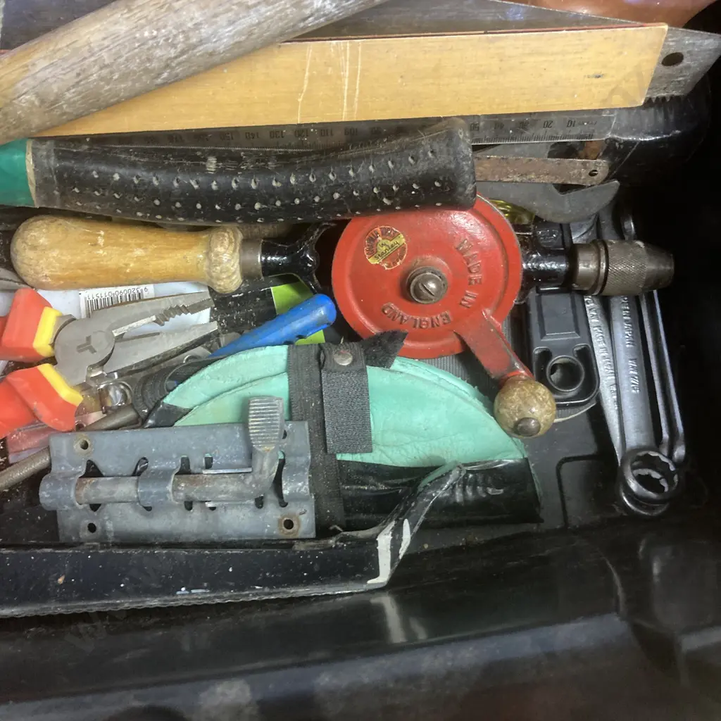 Craftright 22" Toolbox & Tools (AF To Top) Image 1++