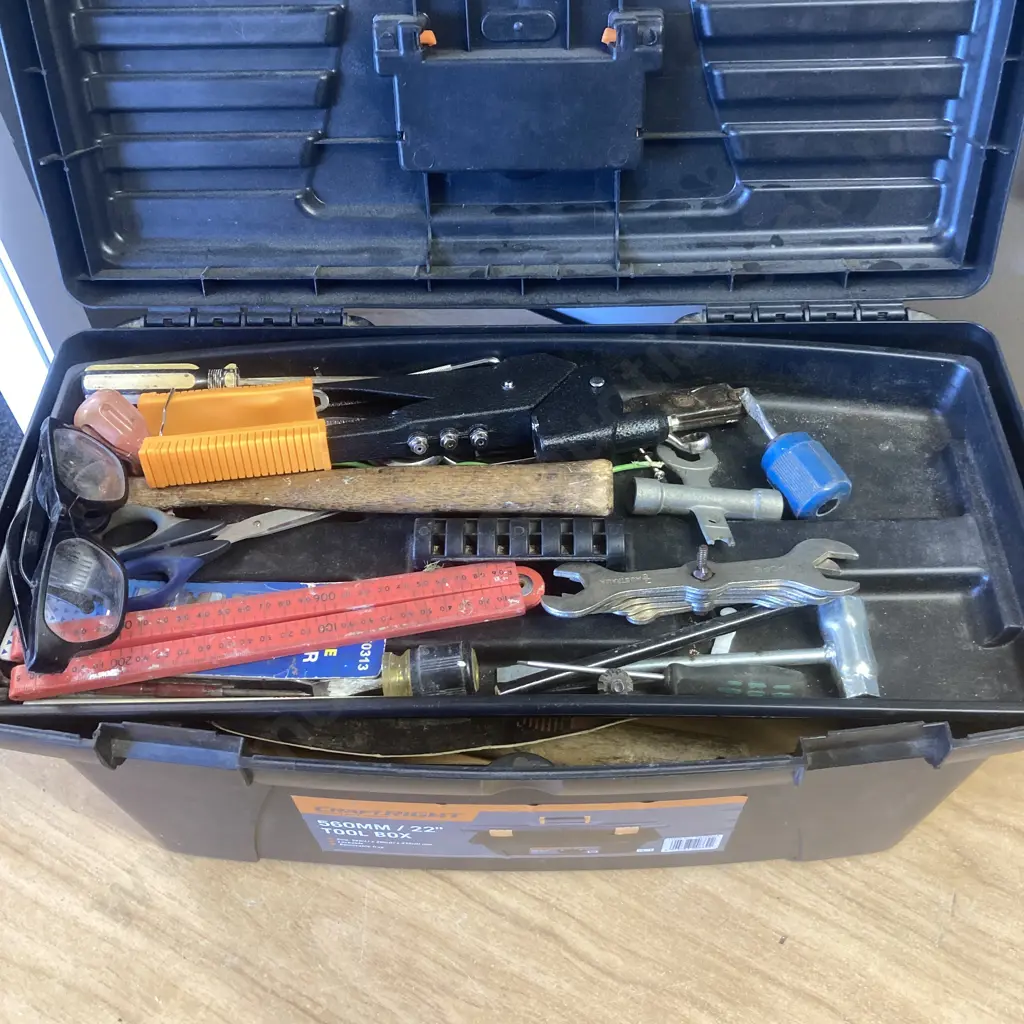 Craftright 22" Toolbox & Tools (AF To Top) Image 1++
