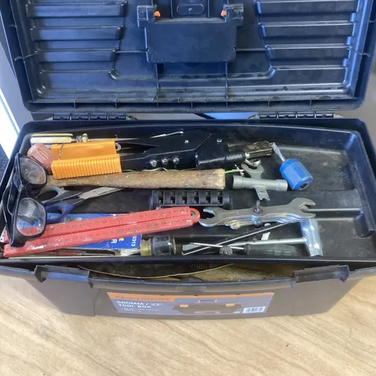 Craftright 22" Toolbox & Tools (AF To Top)