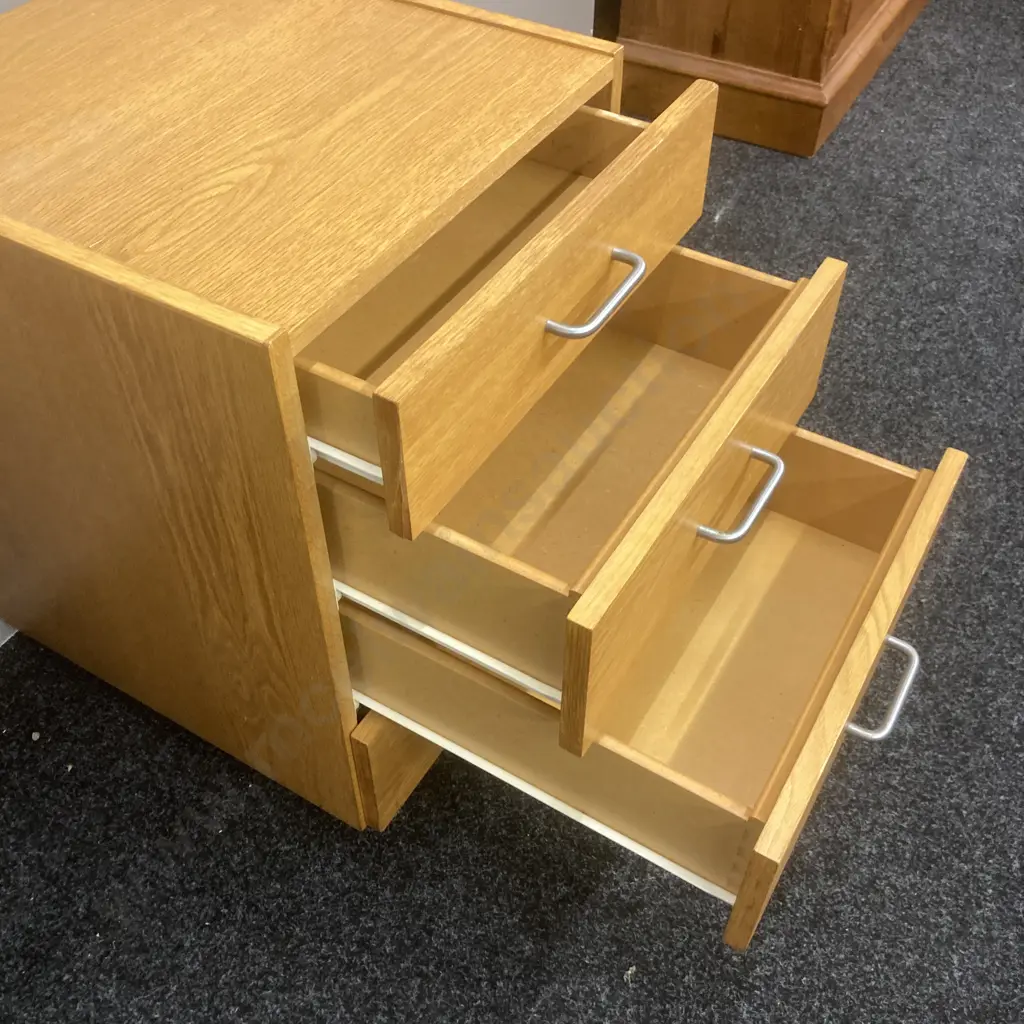Vintage Oak 4 Drawer Mobile Unit, H65 W46 D52cm Image 1++