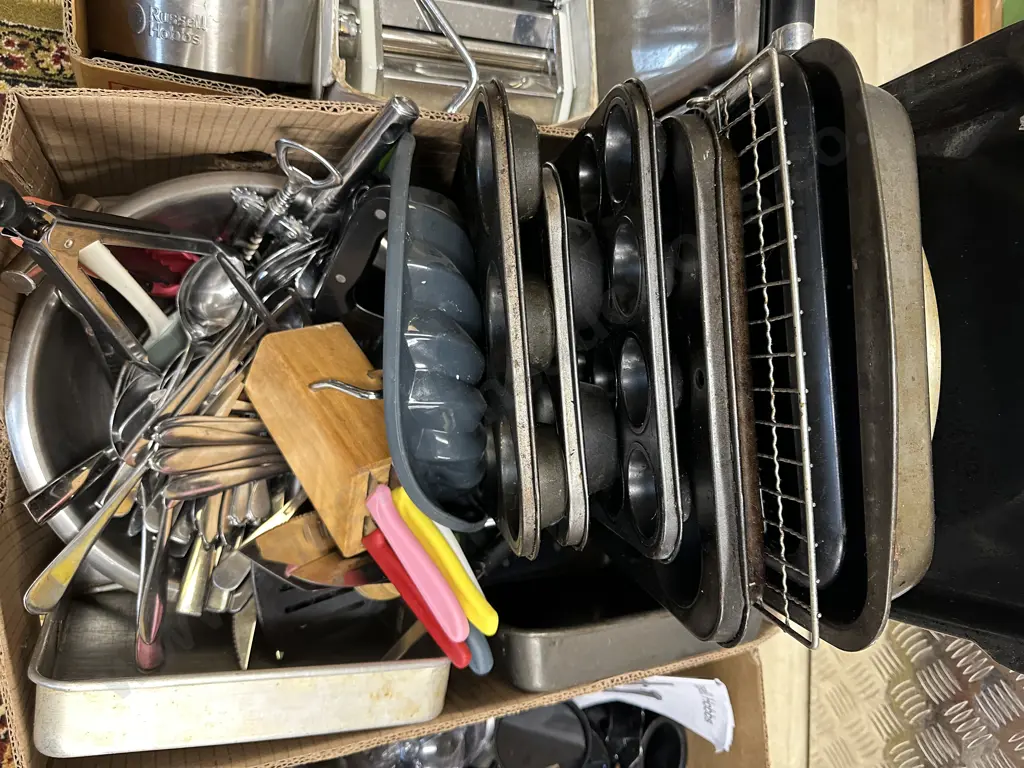Box of Bakeware & Cutlery Image 1++