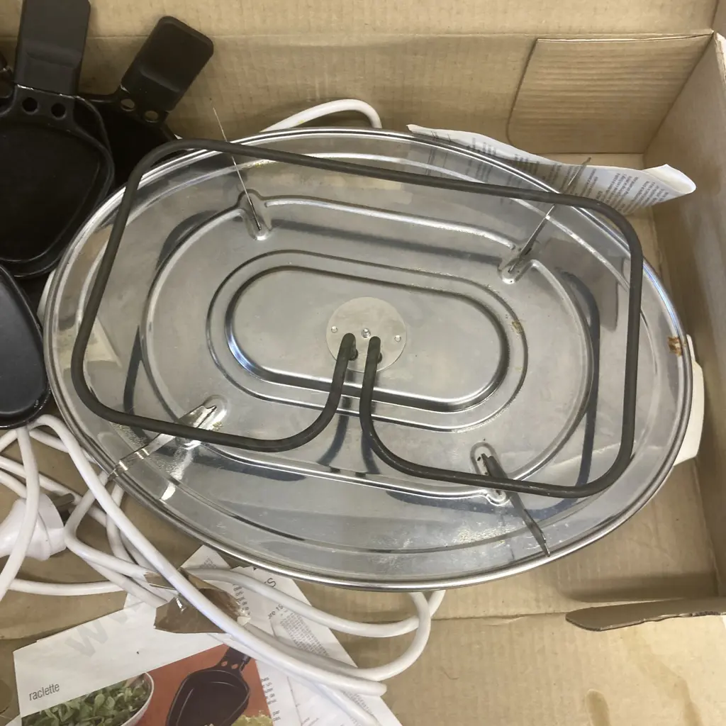 Vintage Vivalp (France) Raclette Indoor Grill V105 with 8 Pans, 1980s Image 1++