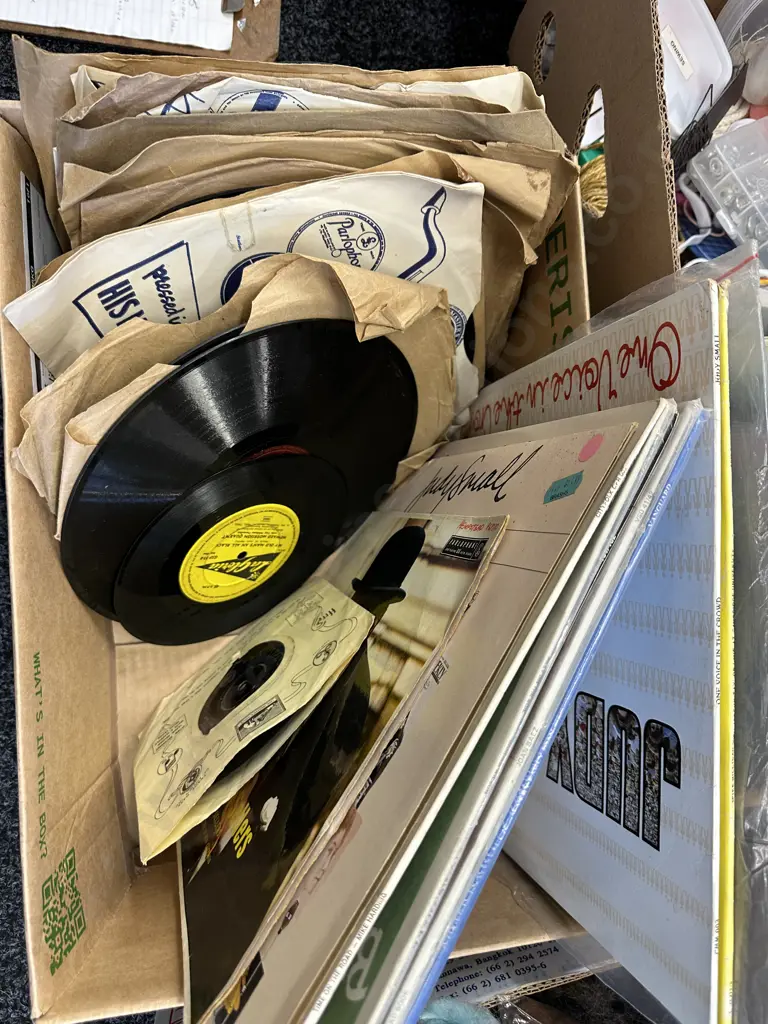 Lot of 78s, LPs & 45s Image 1++