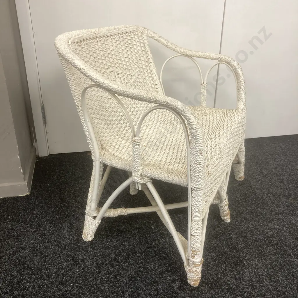 Antique White Painted Wicker Childs Settee, H60 W65 D48cm Image 1++
