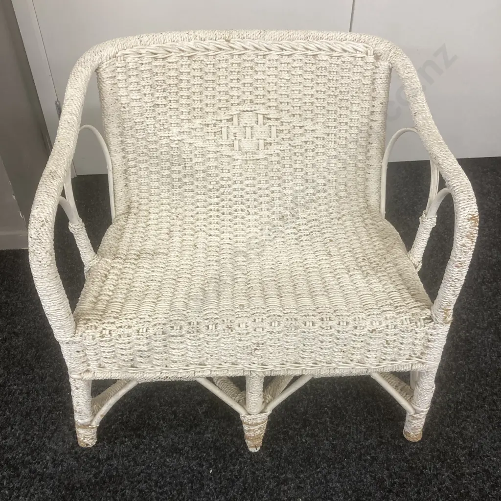Antique White Painted Wicker Childs Settee, H60 W65 D48cm Image 1++