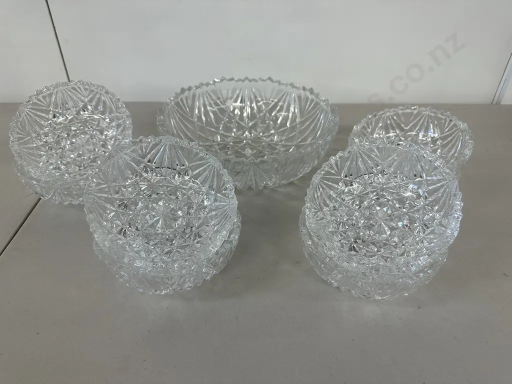 Crystal Bowl & 8 Dessert Bowls Image 1++