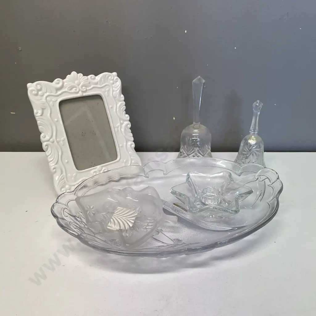 Assorted items including 2 x crystal bells Image 1++