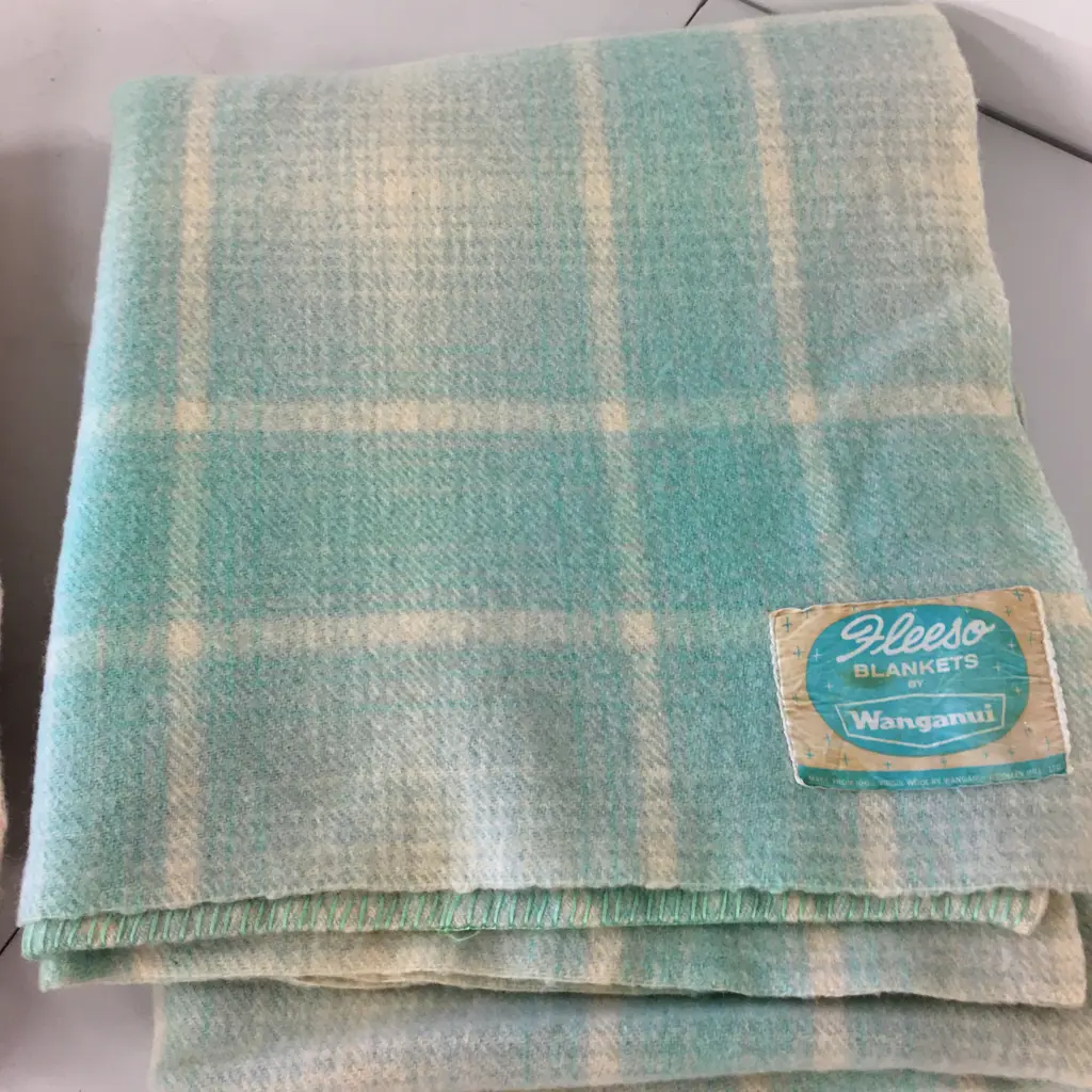 'Freeso' Single Woollen Blanket Spearmint  & Cream & Aranui Pink & White Blanket Image 1++