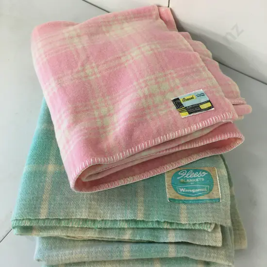 'Freeso' Single Woollen Blanket Spearmint  & Cream & Aranui Pink & White Blanket