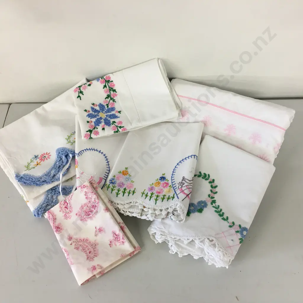 Beautiful Linen Items & Piece of Fabric Image 1++