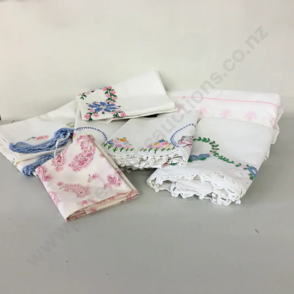 Beautiful Linen Items & Piece of Fabric Image 1++