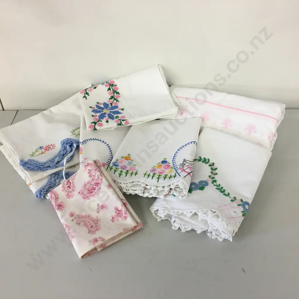 Beautiful Linen Items & Piece of Fabric Image 1++