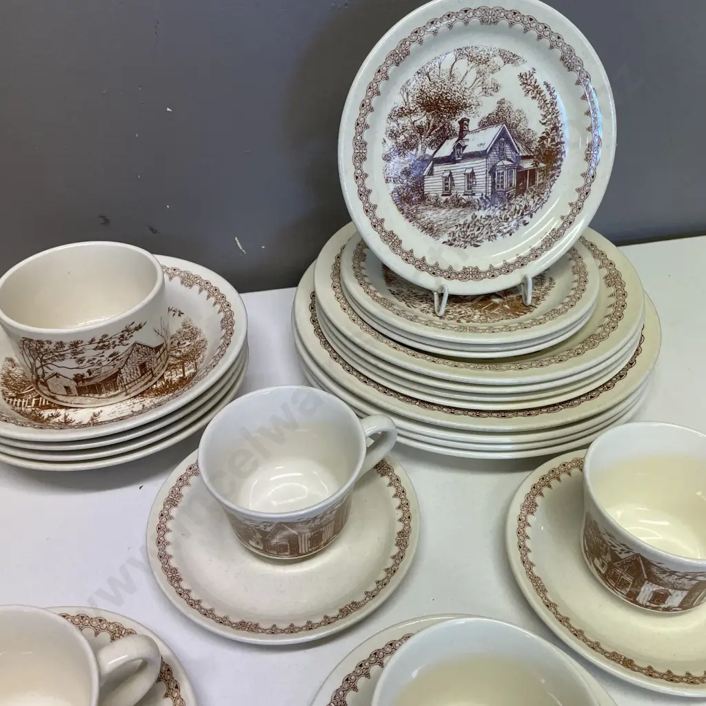 Crown Lynn Heritage 1800 four place dinnerset with sugar bowl Image 1++