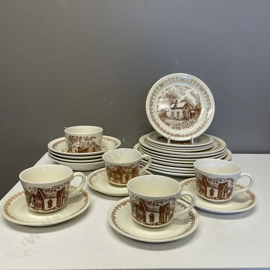 Crown Lynn Heritage 1800 four place dinnerset with sugar bowl Image 1++