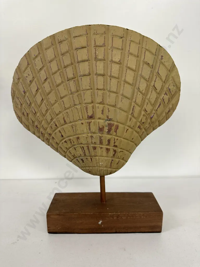 Decorative Shell Ornament On Wood Plinth, H36cm Image 1++