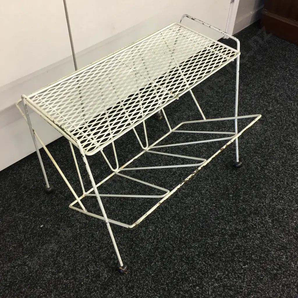 Retro White Magazine Rack Image 1++