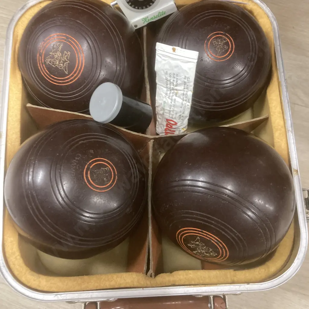 Vintage Henselite Bowls In Case Image 1++
