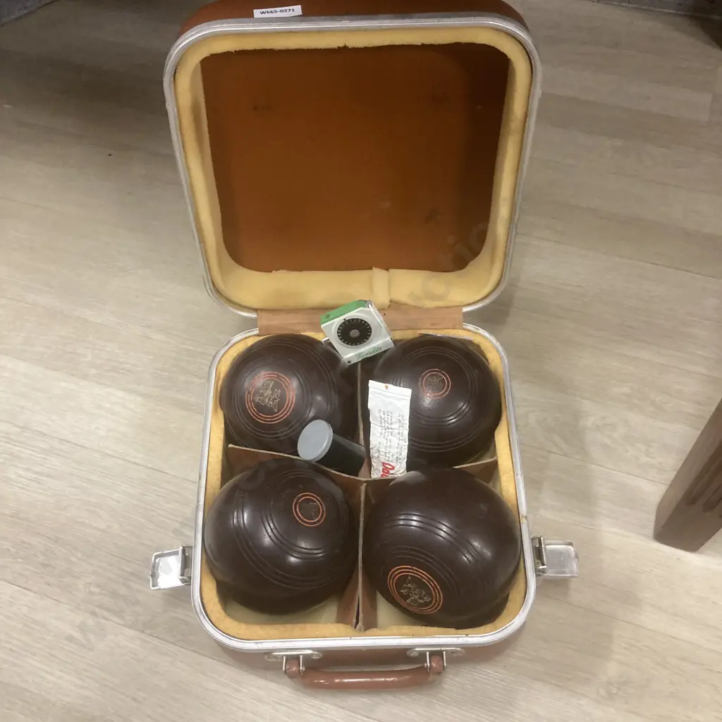 Vintage Henselite Bowls In Case Image 1++
