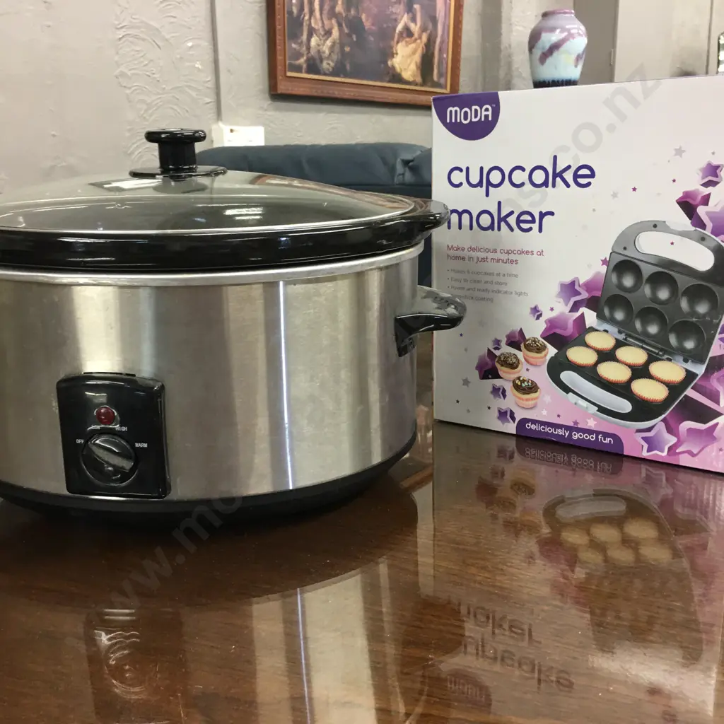 Moda Cupcake Maker & Anko Slow Cooker Image 1++