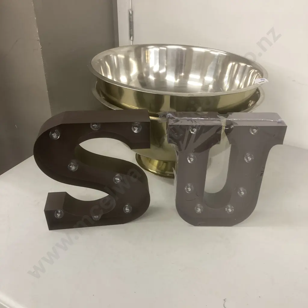 U and S LED Metal Letter Free Standing or Hanging Lights (23 x 20cm) & Pair of Large Footed Party Bowls Image 1++