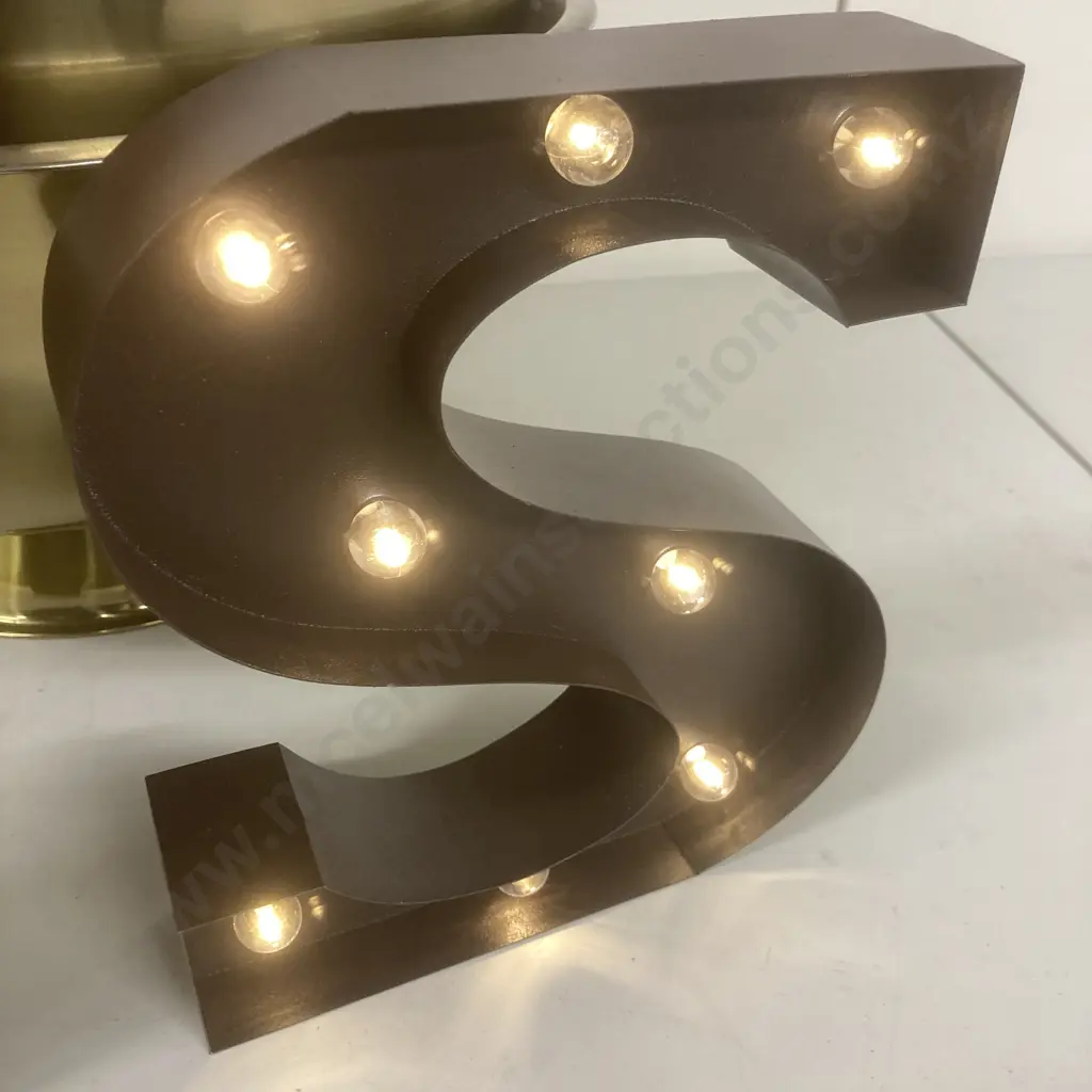 U and S LED Metal Letter Free Standing or Hanging Lights (23 x 20cm) & Pair of Large Footed Party Bowls Image 1++