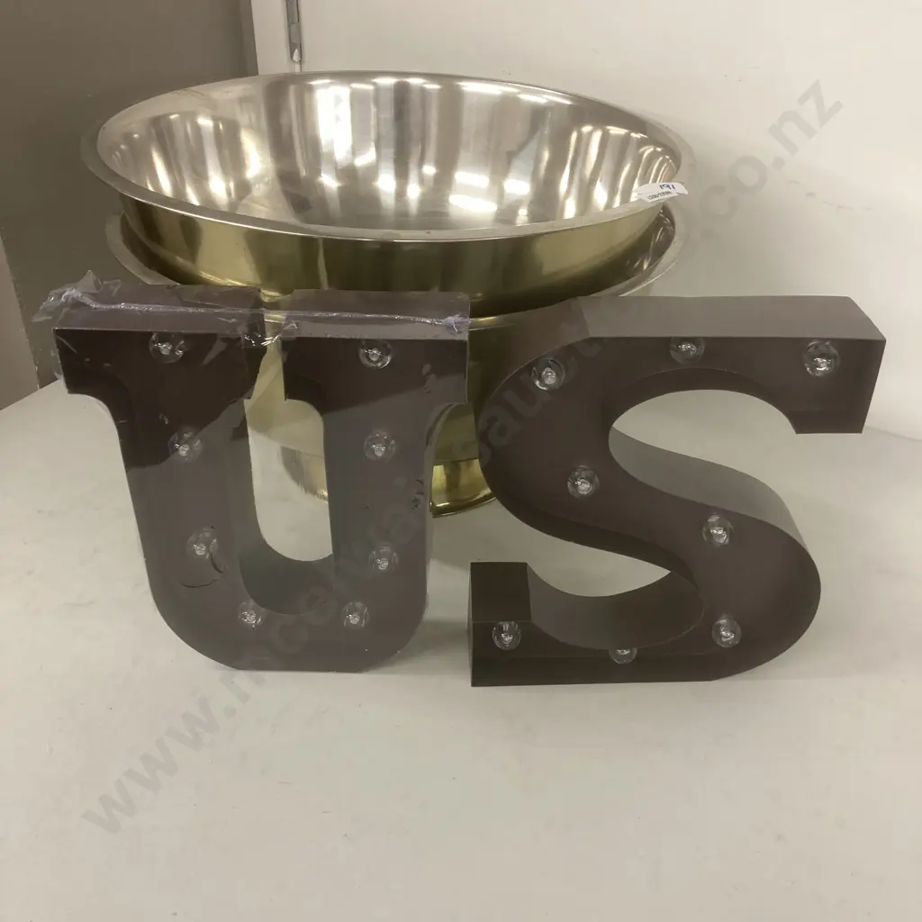 U and S LED Metal Letter Free Standing or Hanging Lights (23 x 20cm) & Pair of Large Footed Party Bowls Image 1++