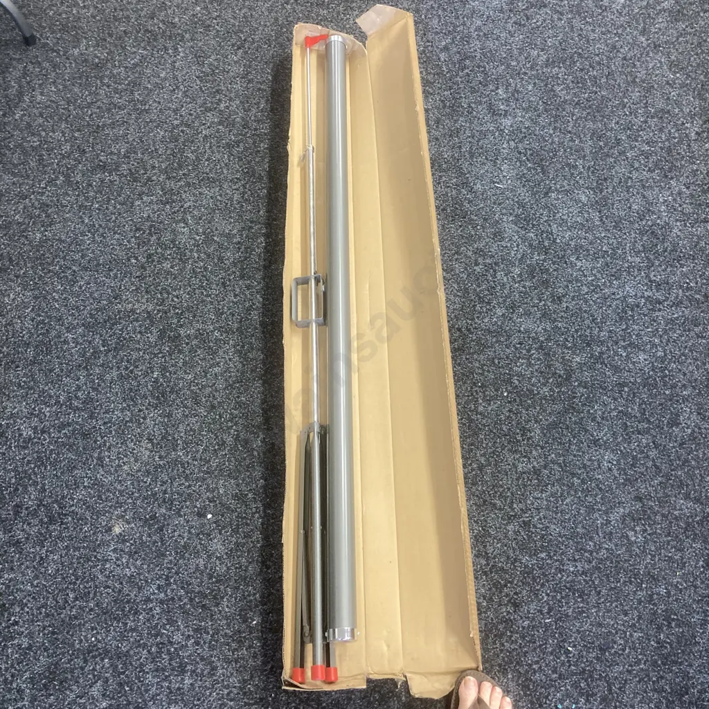 Vintage GILKON Precision Tripod Projector Screen In Original Box (Looks Unused) Image 1++