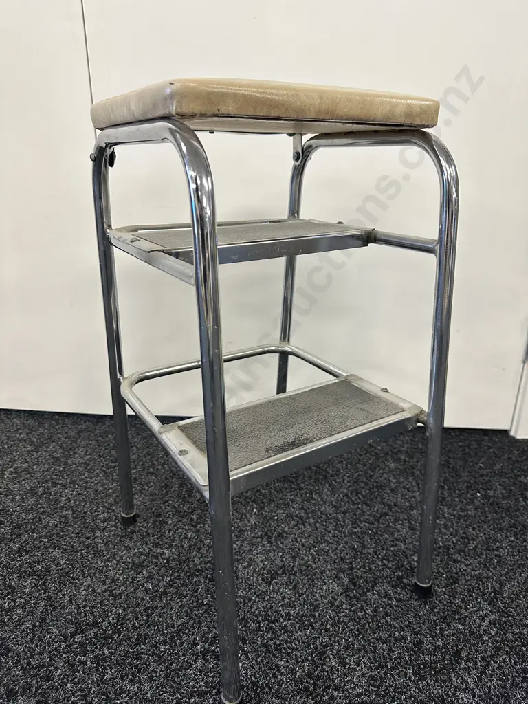 Retro Stepstool Image 1++
