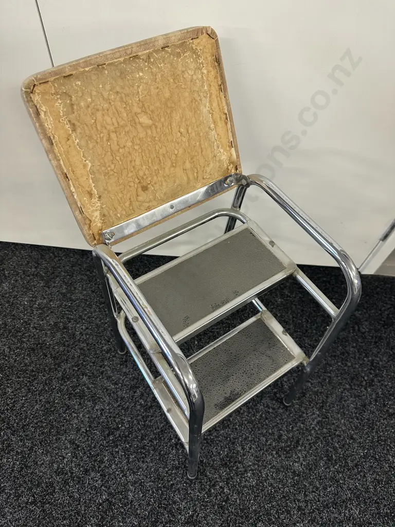 Retro Stepstool Image 1++