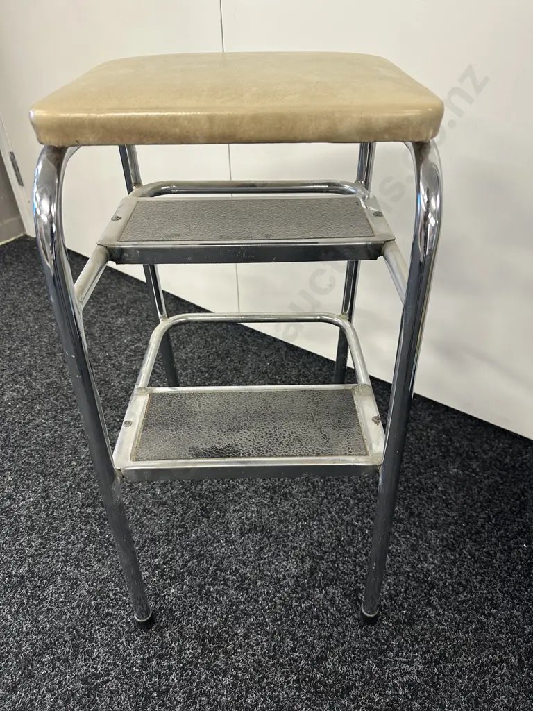 Retro Stepstool Image 1++