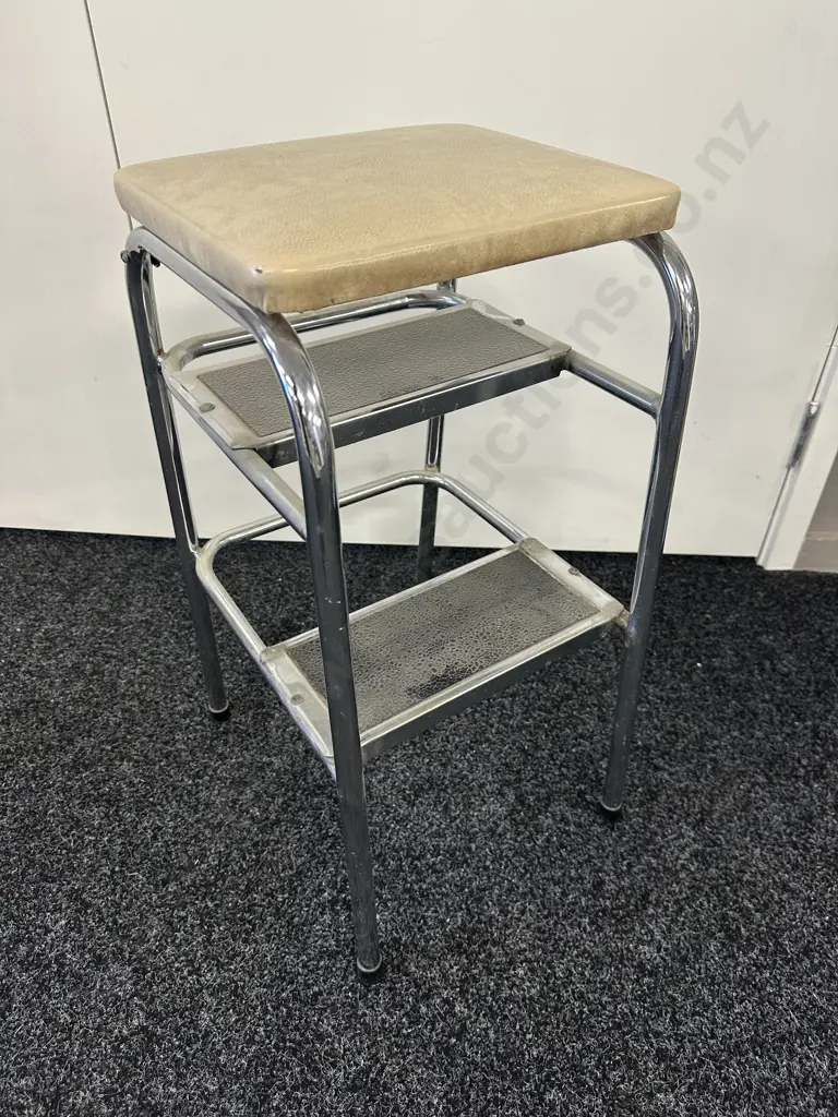 Retro Stepstool Image 1++